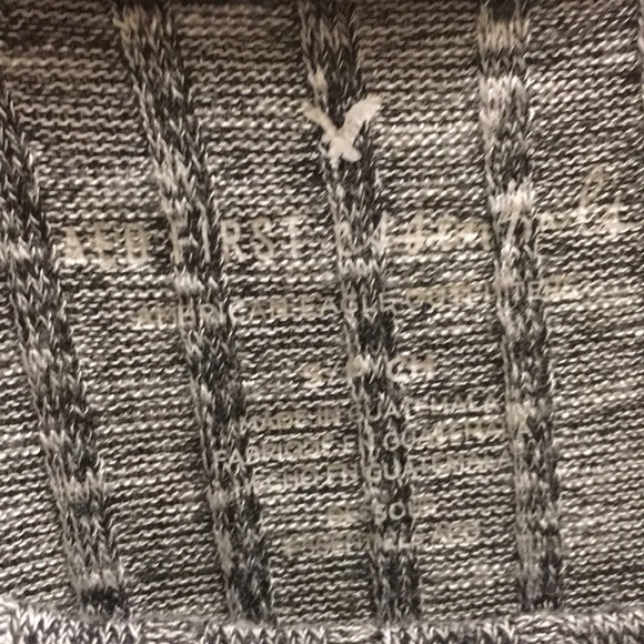 American eagle v-neck sleeveless top - Picture 2 of 2